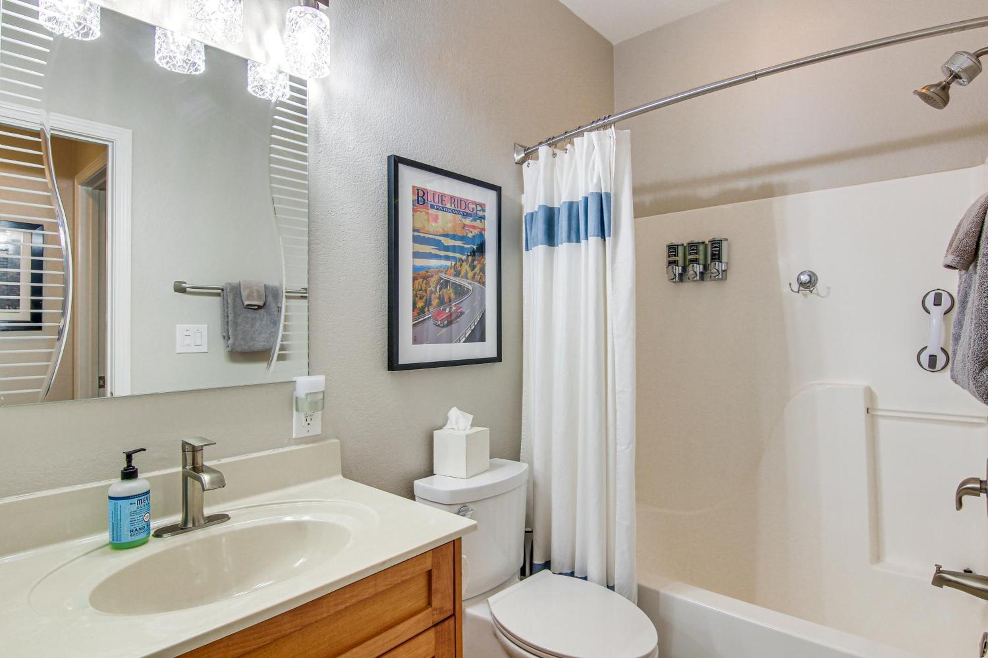 Lake Lure Condo With Resort Pool And Beach Access! Exterior photo